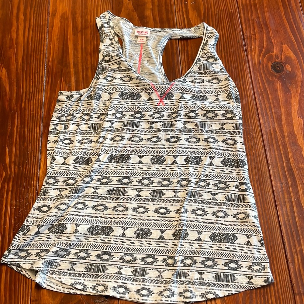 Cute tank top with pink stitching